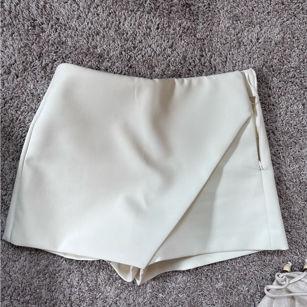 ZARA classic envelope skirt size small - worn once!
